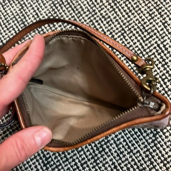 Coach women wristlet - Picture 4 of 6